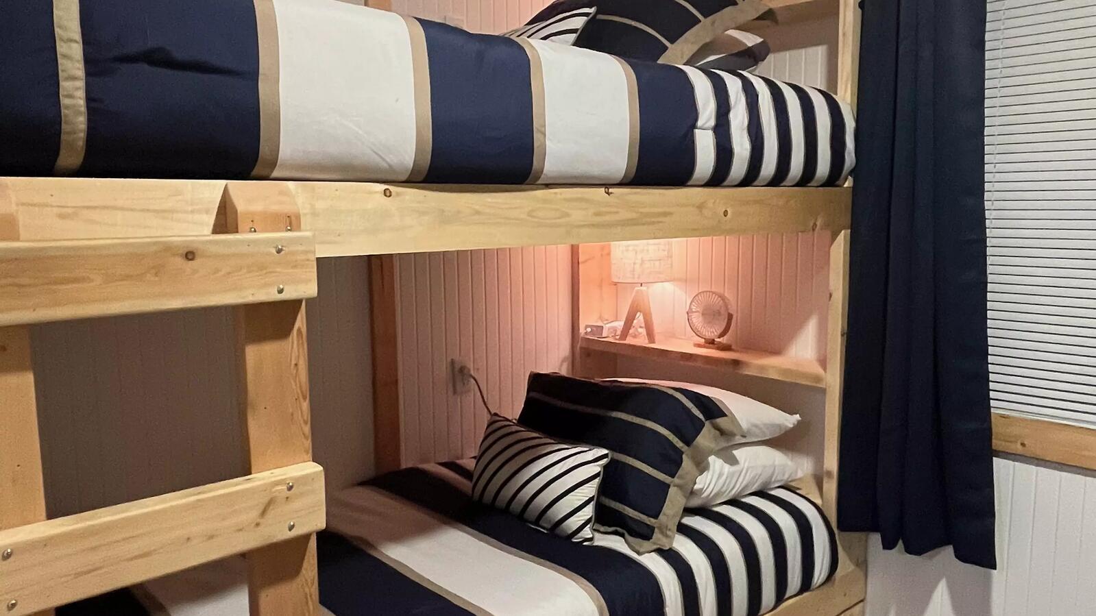 Little Blue Bunkie - Spruce Hollow Lodge